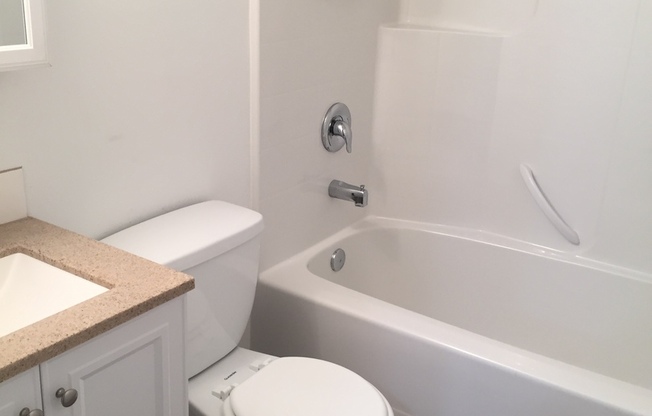 2 beds, 1 bath, $1,595