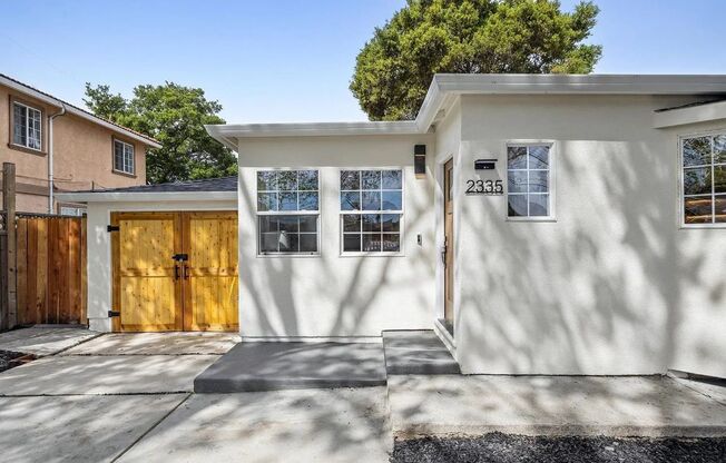 Charming 2 bedroom, 1 bathroom house