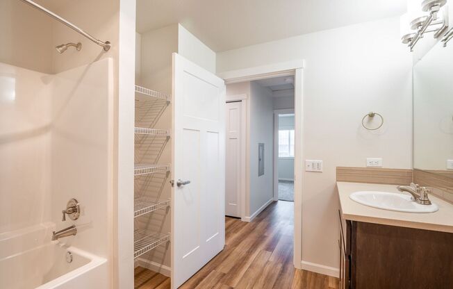 2 beds, 1 bath, 928 sqft, $1,850, Unit A-105