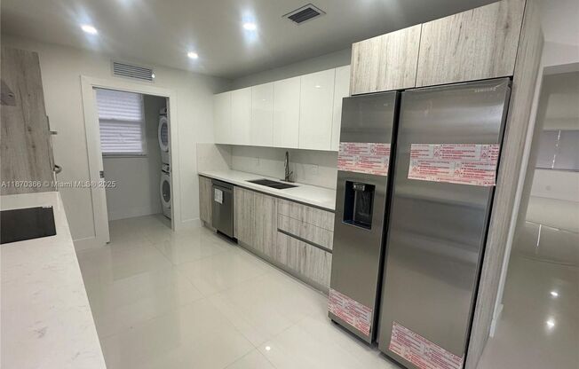 526 S RAINBOW DR HOLLYWOOD, FL 33021