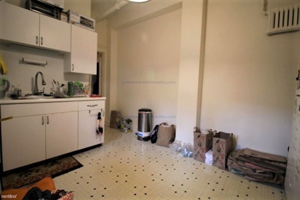 1 bed, 1 bath, 600 sqft, $2,300, Unit 15