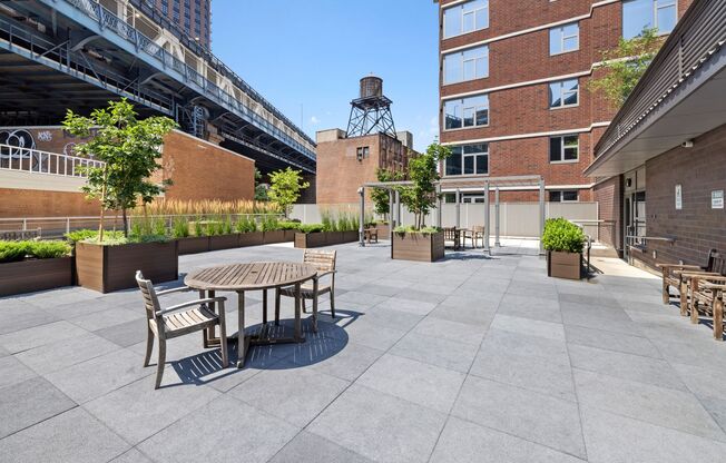 1 bed, 1 bath, 909 sqft, $5,900, Unit 28J