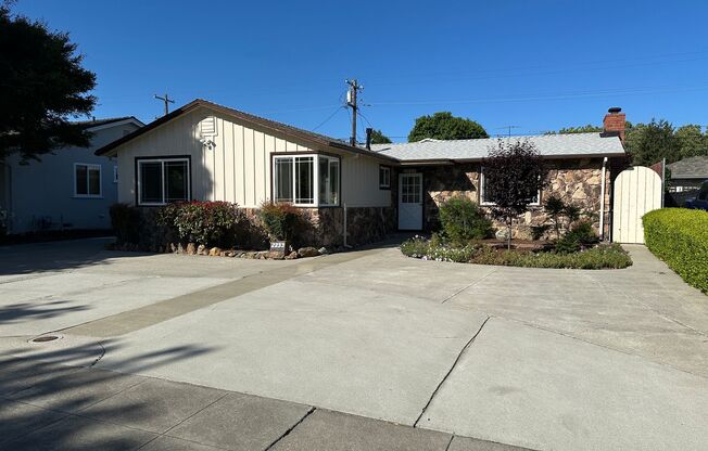 Bright and Spacious 4 Bedroom, 2 Bath Single Family House in Willow Glen