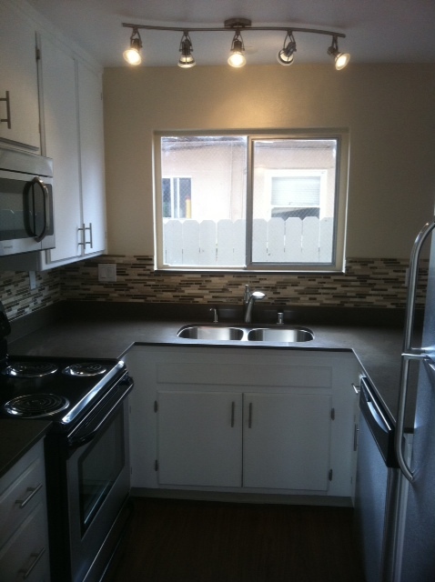 2 beds, 1 bath, 800 sqft, $2,995, Unit 05