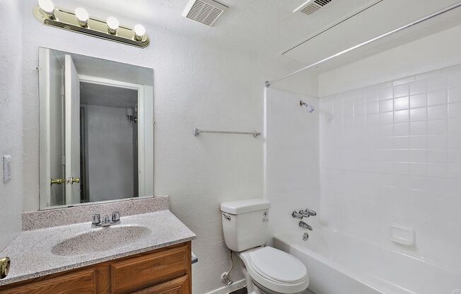 2 beds, 1.5 baths, $1,150, Unit 2053