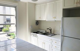 Waikiki - 1 bed 1 bath  w/ Parking - Utilities included!