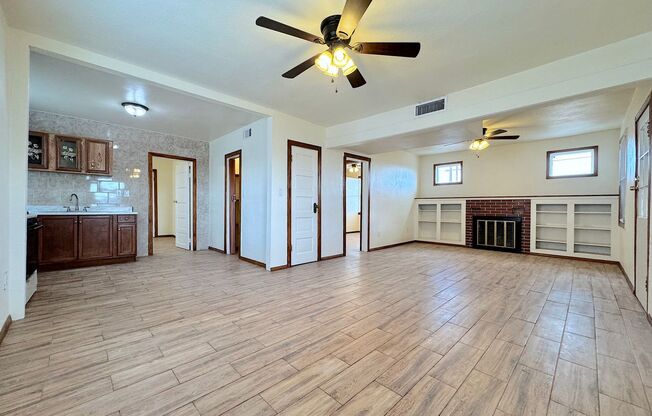 Central El Paso 3 bed with bonus office and storage!