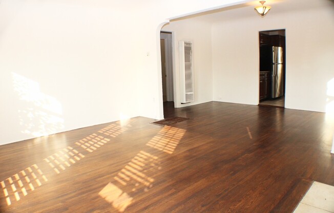 Charming 2BR/1BA House in OB W/ parking, W/D, & more!