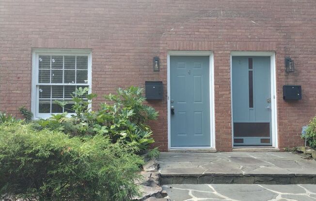 Lovely 2 Bed 1.5 Bath Townhome!
