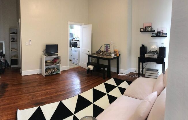 1 bed, 1 bath, 750 sqft, $1,400, Unit G
