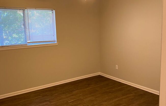 2 beds, 1 bath, 728 sqft, $750, Unit D4