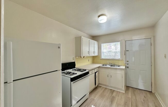 2 beds, 1 bath, 825 sqft, $850, Unit 1006 Williamson Dr (C)