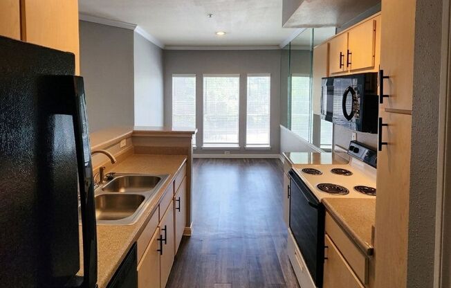 1 bed, 1 bath, 802 sqft, $1,525, Unit 502-u
