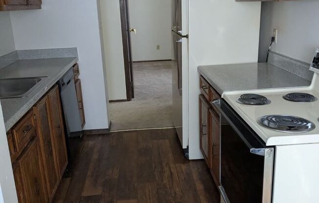 2 beds, 1.5 baths, 1,000 sqft, $1,451, Unit 8199-8199E