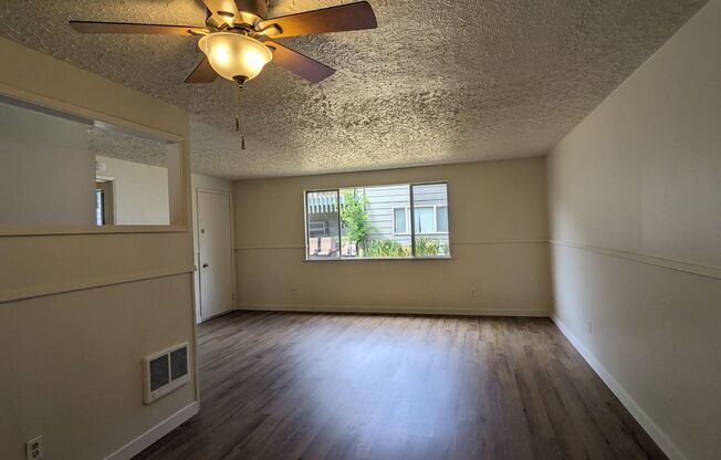 3 beds, 1.5 baths, 1,500 sqft, $1,893, Unit 2712-3