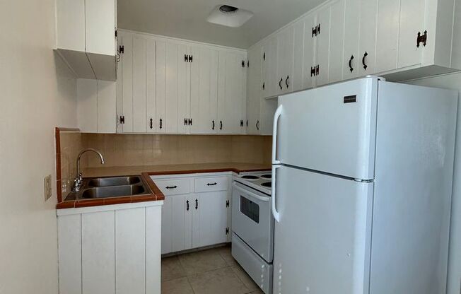1 Bed, 1 Bath in Central SD! Water/Trash Included