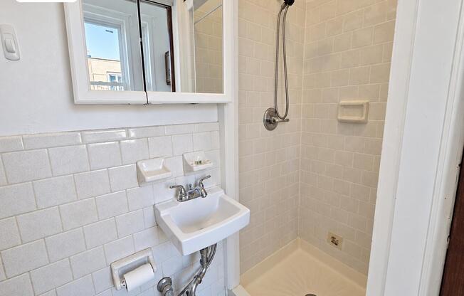 3 beds, 2 baths, $4,500, Unit 2