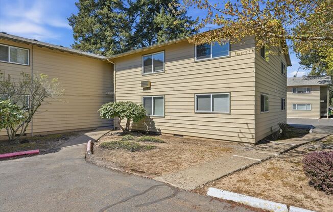 2 beds, 1 bath, 1,000 sqft, $1,350, Unit 31