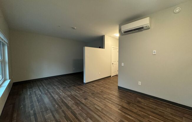 Studio, 1 bath, 420 sqft, $1,600, Unit 204