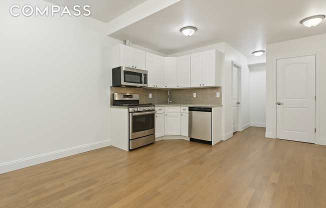 671 METROPOLITAN AVE