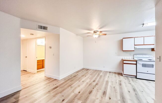 2 beds, 1 bath, 880 sqft, $1,485, Unit 010