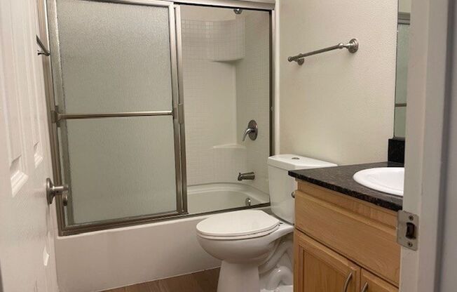 2 beds, 2 baths, 880 sqft, $2,695, Unit L-2