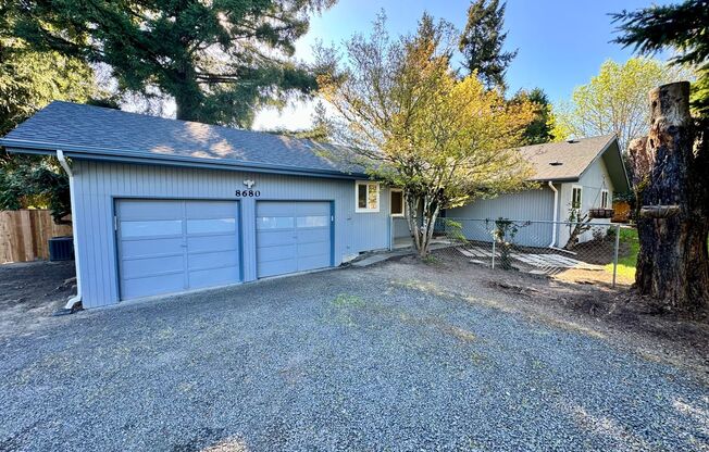 HUGE FENCED YARD!! Updated 3 Bed, 1 Bath House in Beaverton!! By MurrayHill. IWasher & Dryer, Close to Nike!!