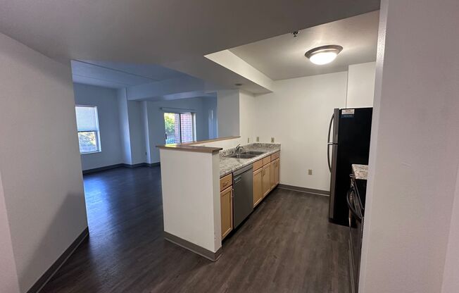 2 beds, 1 bath, 900 sqft, $1,700, Unit 204