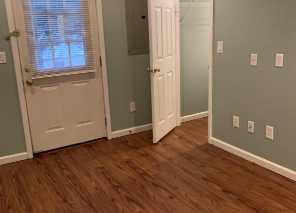 3 beds, 2 baths, 1,250 sqft, $1,500