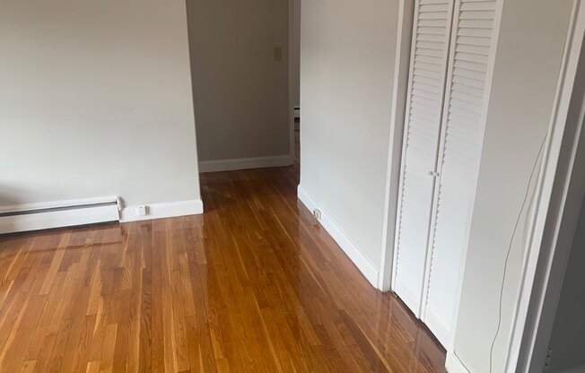 2 beds, 1 bath, $3,050, Unit 11