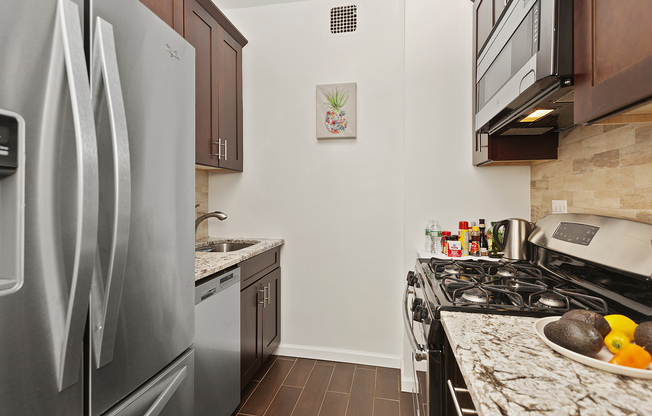 2 beds, 1 bath, $6,400, Unit 5M