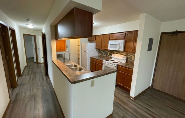 3 beds, 1 bath, 1,040 sqft, $1,695, Unit 3172-304