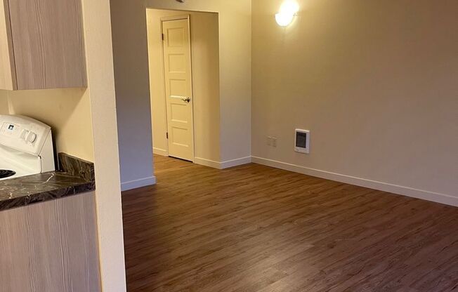 1 bed, 1 bath, 650 sqft, $1,350, Unit Cleopatra Apt - #09