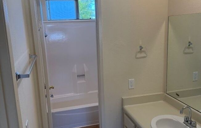 1 bed, 1 bath, $1,700, Unit 205