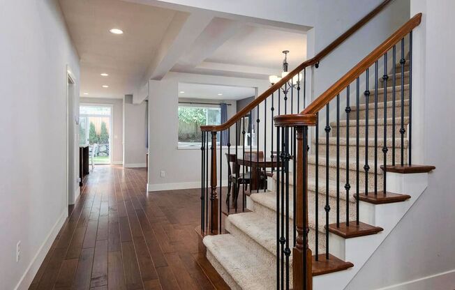 GORGEOUS 5 Bedroom Home in Sammamish