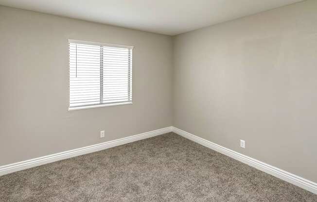 Beautiful newly-renovated one, two and three bedroom apartment townhomes with high-end finishes at Highpoint Apartments in Omaha, NE