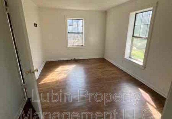 185 W DAVANT AVE