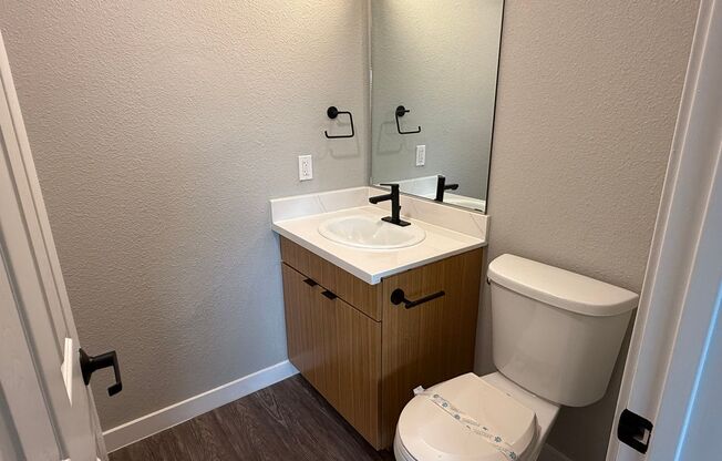2 beds, 1.5 baths, 866 sqft, $2,905, Unit 811W4