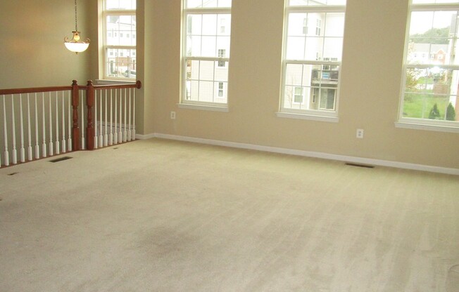 Beautiful 3 Bed/2 Full/2 Half Bath Townhome in Glen Burnie!