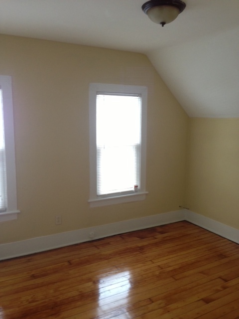 5 Bedroom 2 Full Bath South Wedge Close to all colleges, U of R, RIT, SJF Saint John Fisher