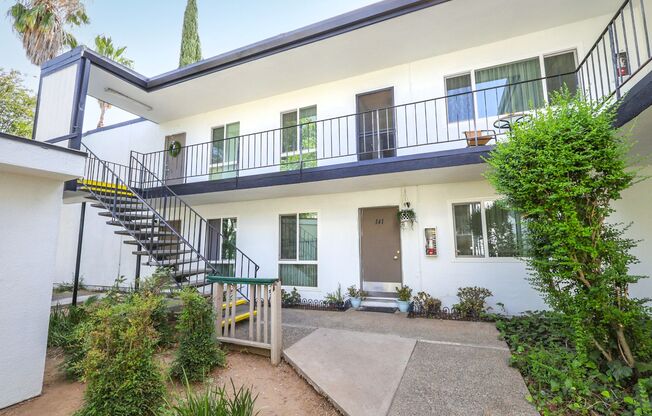 2 beds, 1 bath, 880 sqft, $1,695, Unit 141