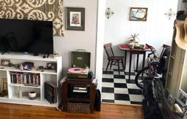 Studio, 1 bath, 500 sqft, $1,395, Unit 873-9