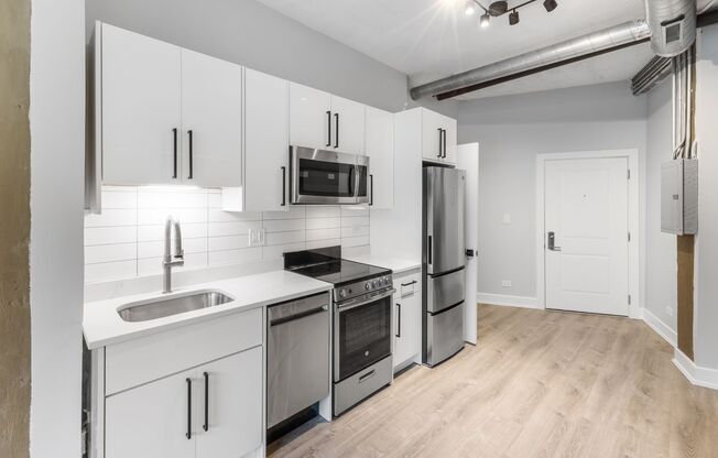 Studio, 1 bath, 280 sqft, $1,575, Unit 114