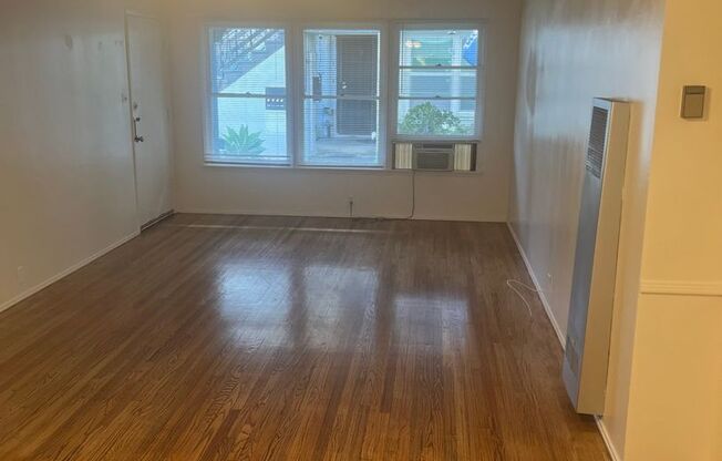 8366 Sargent Ave