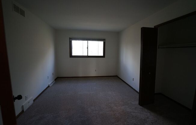 2 beds, 1 bath, $1,525, Unit 5322