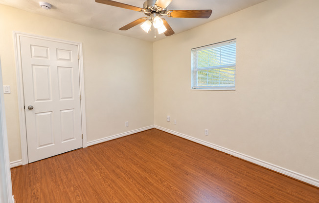 1 bed, 1 bath, 530 sqft, $950, Unit Skyway Unit 8 > SAK