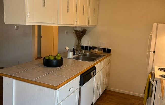 2 beds, 2 baths, 920 sqft, $1,814, Unit SUX-318