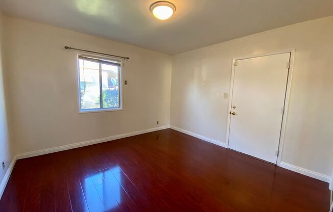 2 beds, 1 bath, $2,548