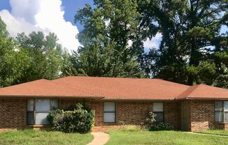 2 beds, 1 bath, $1,095