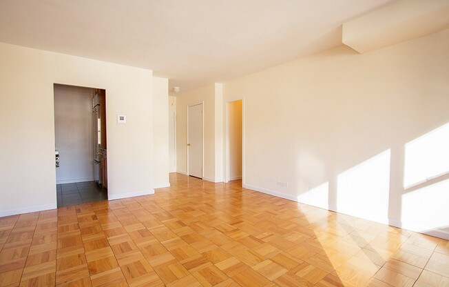 Studio, 1 bath, $3,500, Unit 16E